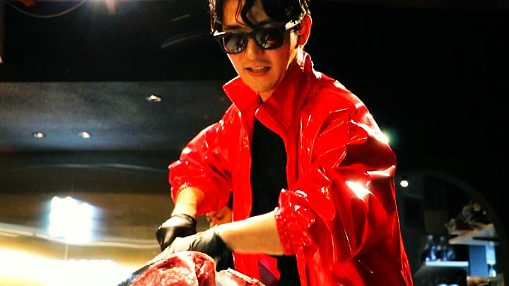 The host cutting the tuna